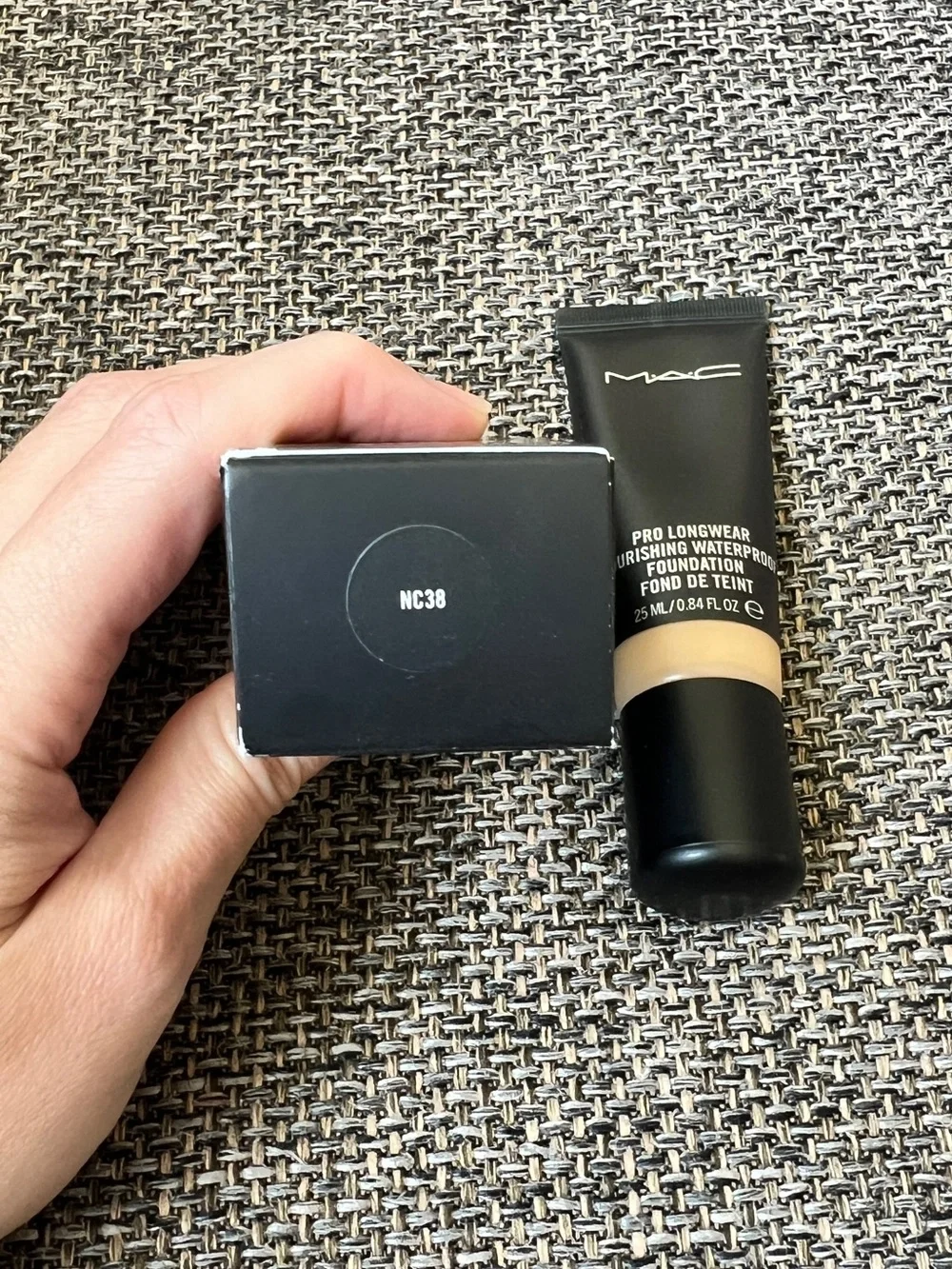 MAC Cosmetics nc38 medium